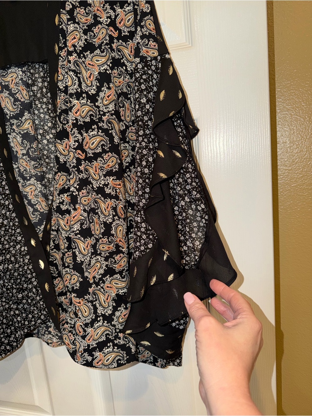 Umgee Black and Taupe Floral Mixed-Print Wrap Blouse. EUC - Picture 4 of 6